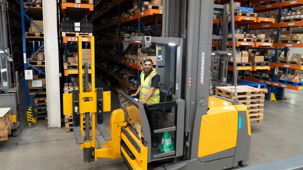 Warehouse – people in action 3